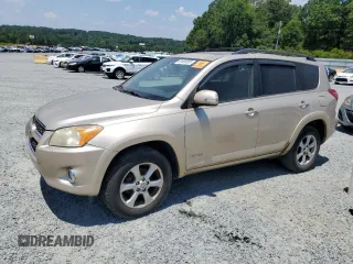 2010 Toyota RAV4 Limited с VIN JTMDK4DV1AD015240, выставлен на аукционе Copart как лот 61868355 с пробегом 243 511 миль миль и Чистый • Clean title. История ставок и продаж доступна на DreamBid. Изображение 1.