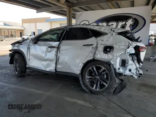 2025 Lexus NX 450h+ Luxury z VIN JTJHKCFZ2S2044283, wystawiony jako Copart lot #59584865 z przebiegiem 3 562 mil mil oraz Szkoda całkowita • Salvage title. Historia ofert i sprzedaży dostępna na DreamBid. Obrazek 2.
