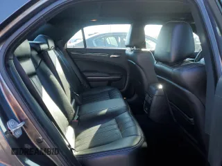 2020 Chrysler 300 S z VIN 2C3CCABG3LH158907, wystawiony jako Copart lot #49107695 z przebiegiem 70 204 mil mil oraz Szkody całkowita. Historia ofert i sprzedaży dostępna na DreamBid. Obrazek 10.