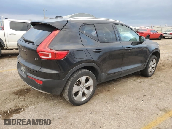 2020 Volvo XC40 Momentum z VIN YV4162UK8L2328427, wystawiony jako Copart lot #86884844 z przebiegiem 112 103 mil mil oraz Szkoda całkowita • Salvage title. Historia ofert i sprzedaży dostępna na DreamBid. Obrazek 3.