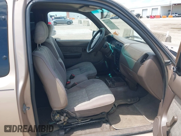 2000 Toyota Tacoma z VIN 5TEVL52N4YZ717158, wystawiony jako IAAI lot #42223643 z przebiegiem 180 515 mil mil oraz . Historia ofert i sprzedaży dostępna na DreamBid. Obrazek 5.