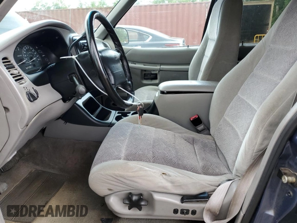 2000 Ford Explorer XLT с VIN 1FMZU73E4YZA81714, выставлен на аукционе Copart как лот 58205685 с пробегом 141 966 миль миль и Списание • Salvage title. История ставок и продаж доступна на DreamBid. Изображение 7.