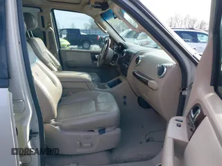 2006 Ford Expedition Limited with VIN 1FMFU19546LA23593, listed as a IAAI auction lot 41225947 with 190,418 mi miles. Bid and sale history available at carsss.com. Image 5.