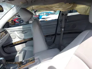 2008 BMW 3 Series 328i с VIN WBAWB33578P132461, выставлен на аукционе IAAI как лот 42608515 с пробегом 105 527 миль миль и . История ставок и продаж доступна на DreamBid. Изображение 14.