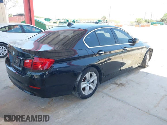 2012 BMW 5 Series 528i z VIN WBAXG5C56CDW24247, wystawiony jako IAAI lot #42285403 z przebiegiem 149 819 mil mil oraz . Historia ofert i sprzedaży dostępna na DreamBid. Obrazek 4.