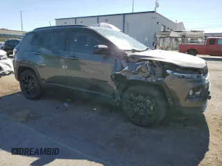 2023 Jeep Compass Altitude z VIN 3C4NJDBN7PT542177, wystawiony jako Copart lot #63284445 z przebiegiem 32 285 mil mil oraz Szkoda całkowita • Salvage title. Historia ofert i sprzedaży dostępna na DreamBid. Obrazek 4.