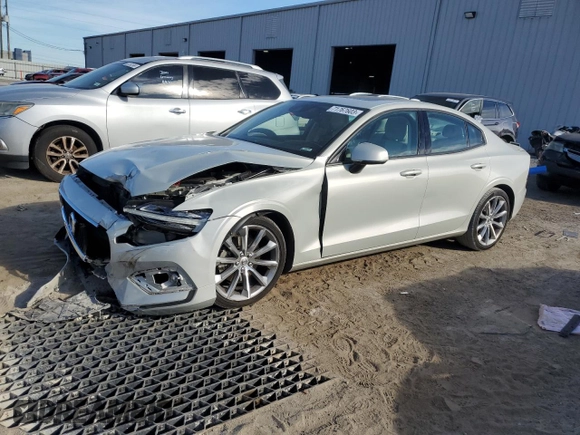 2021 Volvo S60 Momentum with VIN 7JR102FK3MG093796, listed as a Copart auction lot 71767603 with 41,759 mi miles. Bid and sale history available at carsss.com. Image 1.