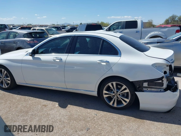 2019 Mercedes-Benz C 300 z VIN 55SWF8DBXKU298367, wystawiony jako IAAI lot #42183443 z przebiegiem 74 433 mil mil oraz . Historia ofert i sprzedaży dostępna na DreamBid. Obrazek 15.