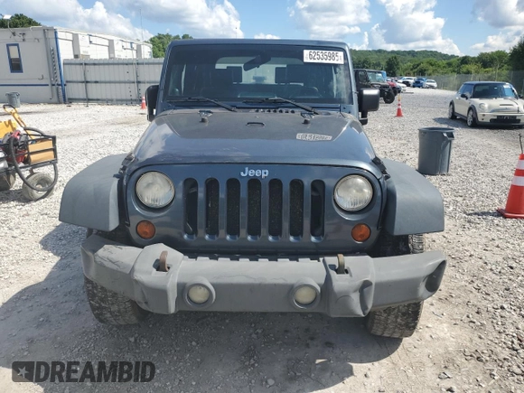 2008 Jeep Wrangler X z VIN 1J4FA24178L619687, wystawiony jako Copart lot #62535985 z przebiegiem 137 710 mil mil oraz Szkoda całkowita • Salvage title. Historia ofert i sprzedaży dostępna na DreamBid. Obrazek 5.