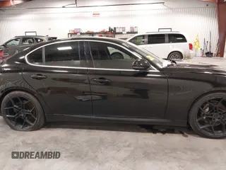 2017 Alfa Romeo Giulia Ti z VIN ZARFAECN7H7554902, wystawiony jako IAAI lot #41599442 z przebiegiem 84 045 mil mil oraz . Historia ofert i sprzedaży dostępna na DreamBid. Obrazek 13.