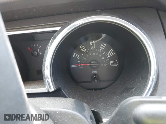 2008 Ford Mustang Deluxe z VIN 1ZVHT80N985155422, wystawiony jako IAAI lot #42312812 z przebiegiem Nie podano mil oraz . Historia ofert i sprzedaży dostępna na DreamBid. Obrazek 7.