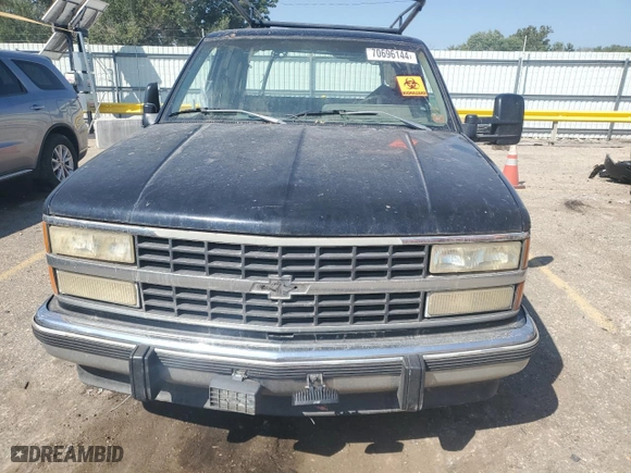 1993 Chevrolet C/K 1500 with VIN 2GCEC19KXP1146220, listed as a Copart auction lot 70696144 with 197,245 mi miles and Salvage Title. Bid and sale history available at carsss.com. Image 5.
