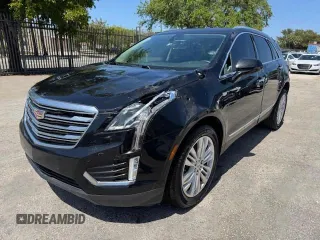 2018 Cadillac XT5 Premium Luxury FWD z VIN 1GYKNERS6JZ139813, wystawiony jako Copart lot #57681285 z przebiegiem 96 567 mil mil oraz Nie do naprawy. Historia ofert i sprzedaży dostępna na DreamBid. Obrazek 1.