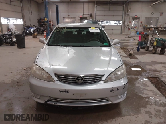 2005 Toyota Camry STD z VIN 4T1BE32K65U400652, wystawiony jako IAAI lot #41986431 z przebiegiem 218 412 mil mil oraz . Historia ofert i sprzedaży dostępna na DreamBid. Obrazek 12.