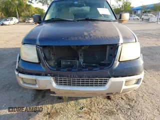 2005 Ford Expedition Eddie Bauer с VIN 1FMFU17505LA92105, выставлен на аукционе IAAI как лот 41963131 с пробегом 179 104 миль миль и . История ставок и продаж доступна на DreamBid. Изображение 6.