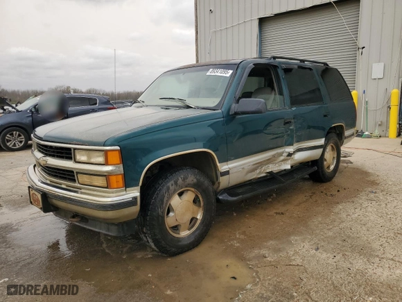 1997 Chevrolet Tahoe with VIN 1GNEK13R2VJ318355, listed as a Copart auction lot 89341095 with 303,882 mi miles and Salvage Title. Bid and sale history available at carsss.com. Image 1.