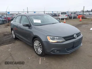 2011 Volkswagen Jetta SEL с VIN 3VWLZ7AJ9BM379578, выставлен на аукционе IAAI как лот 41720298 с пробегом 182 622 миль миль и . История ставок и продаж доступна на DreamBid. Изображение 1.