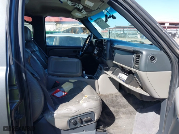 2002 Chevrolet Tahoe LT with VIN 1GNEC13Z92R283677, listed as a IAAI auction lot 41767229 with 241,320 mi miles. Bid and sale history available at carsss.com. Image 5.
