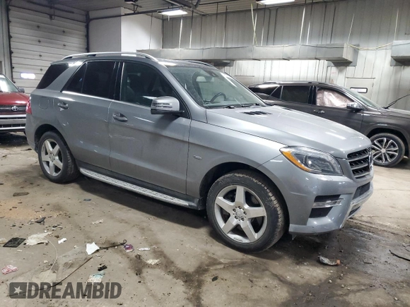 2012 Mercedes-Benz M 550 z VIN 4JGDA7DB3CA096915, wystawiony jako Copart lot #46793055 z przebiegiem 118 985 mil mil oraz Czysty tytuł • Clean title. Historia ofert i sprzedaży dostępna na DreamBid. Obrazek 4.