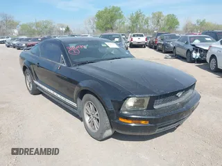 2005 Ford Mustang Deluxe with VIN 1ZVFT80N855171050, listed as a IAAI auction lot 41846189 with 186,770 mi miles. Bid and sale history available at carsss.com. Image 6.