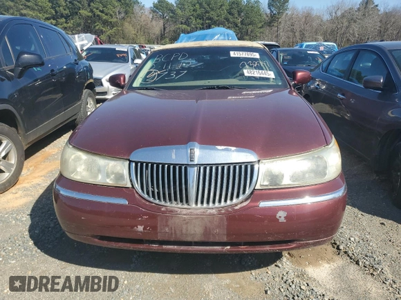 2001 Lincoln Town Car Cartier z VIN 1LNHM83WX1Y732737, wystawiony jako Copart lot #48216445 z przebiegiem 103 262 mil mil oraz Szkoda całkowita • Salvage title. Historia ofert i sprzedaży dostępna na DreamBid. Obrazek 5.