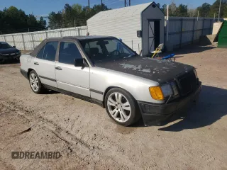 1988 Mercedes-Benz 300 with VIN WDBEA30D3JA683278, listed as a Copart auction lot 51253825 with 135,890 mi miles and Clean Title. Bid and sale history available at carsss.com. Image 4.