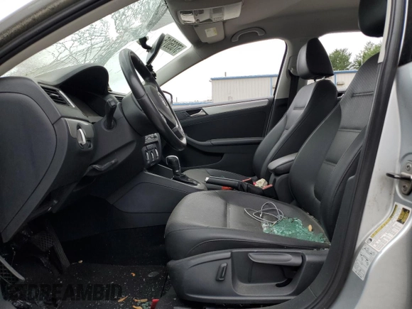 2013 Volkswagen Jetta SE z VIN 3VWDP7AJ2DM368936, wystawiony jako Copart lot #57335015 z przebiegiem Nie podano mil oraz Czysty tytuł • Clean title. Historia ofert i sprzedaży dostępna na DreamBid. Obrazek 7.