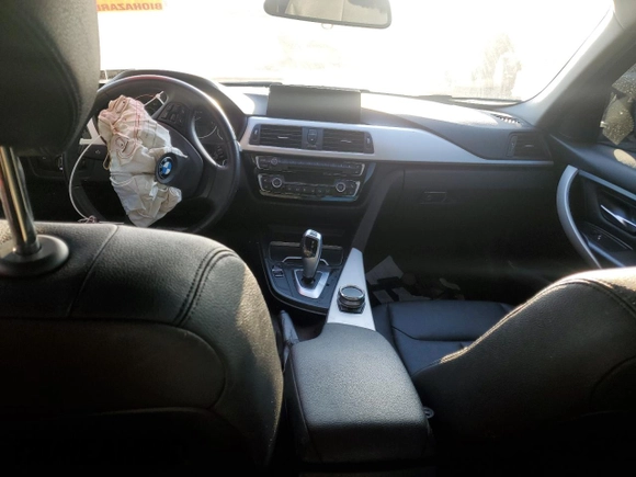 2018 BMW 3 Series 320i xDrive with VIN WBA8A3C51JA488330, listed as a Copart auction lot 42723395 with 0 mi miles and Salvage Title. Bid and sale history available at carsss.com. Image 8.