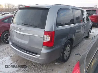 2014 Chrysler Town & Country Touring z VIN 2C4RC1BG2ER131605, wystawiony jako IAAI lot #41406423 z przebiegiem 167 567 mil mil oraz . Historia ofert i sprzedaży dostępna na DreamBid. Obrazek 4.