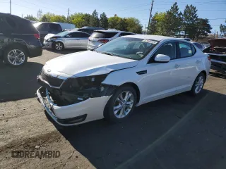 2013 Kia Optima LX z VIN 5XXGM4A71DG182351, wystawiony jako Copart lot #53869324 z przebiegiem 125 893 mil mil oraz Szkoda całkowita • Salvage title. Historia ofert i sprzedaży dostępna na DreamBid. Obrazek 1.