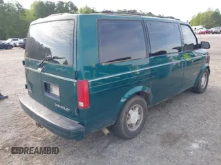 2000 Chevrolet Astro with VIN 1GNEL19W6YB156223, listed as a IAAI auction lot 41929128 with 149,052 mi miles. Bid and sale history available at carsss.com. Image 4.