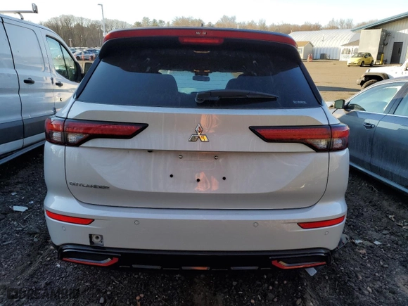 2023 Mitsubishi Outlander SE with VIN JA4J4UA86PZ053130, listed as a Copart auction lot 87688755 with 7,777 mi miles and Salvage Title. Bid and sale history available at carsss.com. Image 6.