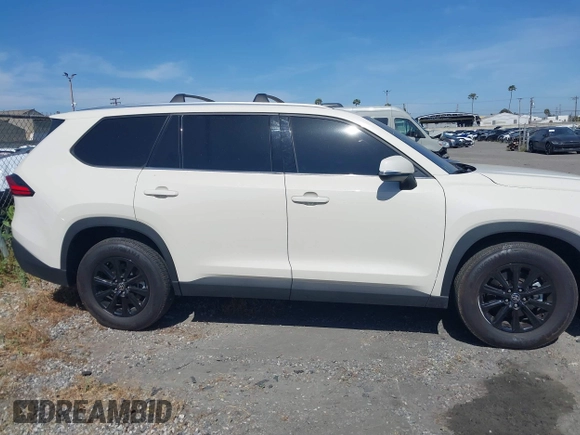 2024 Toyota Highlander XLE with VIN 5TDAAAA59RS007427, listed as a IAAI auction lot 42272224 with 14,260 mi miles and . Bid and sale history available at DreamBid. Image 14.