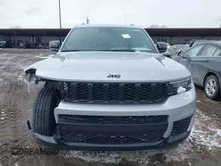 2024 Jeep Grand Cherokee Laredo z VIN 1C4RJKAG6R8527275, wystawiony jako IAAI lot #41628266 z przebiegiem 27 823 mil mil oraz . Historia ofert i sprzedaży dostępna na DreamBid. Obrazek 12.