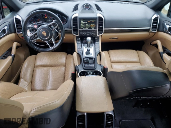 2016 Porsche Cayenne z VIN WP1AA2A29GKA15722, wystawiony jako Copart lot #43627915 z przebiegiem 125 579 mil mil oraz Szkoda całkowita • Salvage title. Historia ofert i sprzedaży dostępna na DreamBid. Obrazek 8.
