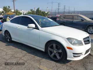2014 Mercedes-Benz C 250 с VIN WDDGJ4HB8EG288931, выставлен на аукционе IAAI как лот 42744468 с пробегом 127 107 миль миль и . История ставок и продаж доступна на DreamBid. Изображение 1.
