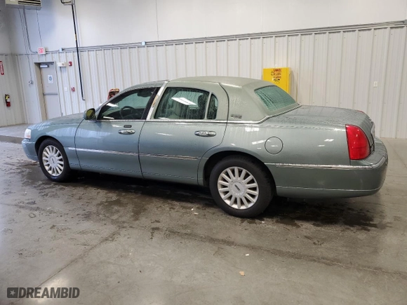 2005 Lincoln Town Car Signature Limited with VIN 1LNHM82W65Y608018, listed as a Copart auction lot 75632944 with 181,542 mi miles and Salvage Title. Bid and sale history available at carsss.com. Image 2.