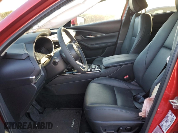 2023 Mazda CX-30 S Carbon Edition z VIN 3MVDMBCM5PM566659, wystawiony jako Copart lot #43979955 z przebiegiem 19 582 mil mil oraz Szkoda całkowita • Salvage title. Historia ofert i sprzedaży dostępna na DreamBid. Obrazek 7.