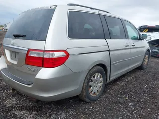 2006 Honda Odyssey TOURING with VIN 5FNRL38836B102719, listed as a IAAI auction lot 42170294 with 180,956 mi miles. Bid and sale history available at carsss.com. Image 4.