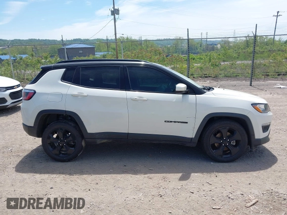 2019 Jeep Compass Latitude z VIN 3C4NJDBB1KT629829, wystawiony jako IAAI lot #42244638 z przebiegiem 111 566 mil mil oraz . Historia ofert i sprzedaży dostępna na DreamBid. Obrazek 13.