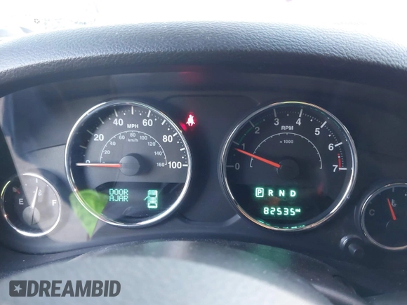 2018 Jeep Wrangler Sahara z VIN 1C4AJWBG2JL936412, wystawiony jako IAAI lot #41381668 z przebiegiem 82 535 mil mil oraz . Historia ofert i sprzedaży dostępna na DreamBid. Obrazek 7.