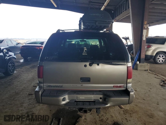 2000 GMC Jimmy SLE Convenience z VIN 1GKDT13W7Y2384460, wystawiony jako Copart lot #85545254 z przebiegiem 165 787 mil mil oraz Czysty tytuł • Clean title. Historia ofert i sprzedaży dostępna na DreamBid. Obrazek 6.