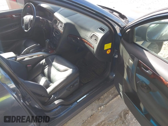 2005 Volvo XC70 with VIN YV1SZ592951189730, listed as a IAAI auction lot 42077516 with 183,903 mi miles and . Bid and sale history available at DreamBid. Image 5.