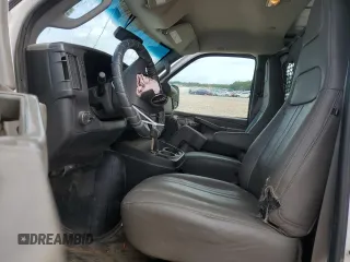2017 GMC Savana Cargo z VIN 1GTZ7GFG2H1124860, wystawiony jako Copart lot #53899225 z przebiegiem 254 735 mil mil oraz Szkody całkowita. Historia ofert i sprzedaży dostępna na DreamBid. Obrazek 7.