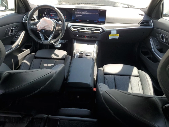 2024 BMW 3 Series 330i z VIN 3MW69FF07R8E63764, wystawiony jako Copart lot #57039575 z przebiegiem 5 355 mil mil oraz Szkoda całkowita • Salvage title. Historia ofert i sprzedaży dostępna na DreamBid. Obrazek 8.