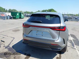 2025 Lexus NX 250 Premium z VIN 2T2GDCAZ1SC020537, wystawiony jako IAAI lot #42140775 z przebiegiem 2 349 mil mil oraz . Historia ofert i sprzedaży dostępna na DreamBid. Obrazek 17.