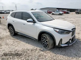 2023 BMW X1 xDrive28i with VIN WBX73EF06P5V77660, listed as a Copart auction lot 57342015 with 32,028 mi miles and Salvage title. Bid and sale history available at DreamBid. Image 4.