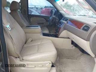 2012 Chevrolet Tahoe LT z VIN 1GNSCBE08CR320257, wystawiony jako IAAI lot #42214920 z przebiegiem 189 532 mil mil oraz . Historia ofert i sprzedaży dostępna na DreamBid. Obrazek 5.