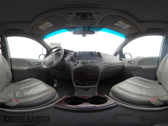 2012 Toyota Sienna XLE with VIN 5TDDK3DC3CS033755, listed as a IAAI auction lot 41815132 with 189,777 mi miles. Bid and sale history available at carsss.com. Image 18.