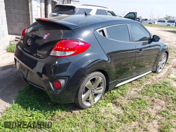 2013 Hyundai Veloster Turbo z VIN KMHTC6AE7DU124293, wystawiony jako IAAI lot #41924836 z przebiegiem 141 685 mil mil oraz . Historia ofert i sprzedaży dostępna na DreamBid. Obrazek 4.